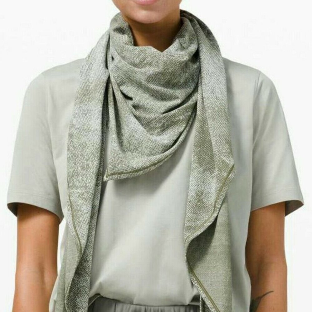 Lululemon All You Need Scarf Wrap O/S Pixel Jacquard Alpine White Medium Olive